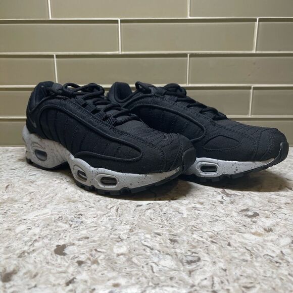 Nike Air Max Tailwind 4 Running Shoes - Picture 1 of 8